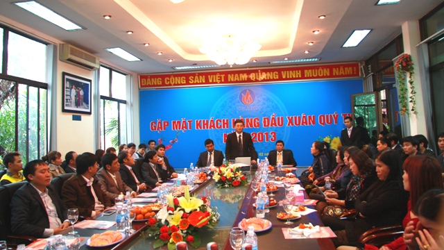 Viglacera: Gặp gỡ, chúc Tết khách hàng đầu Xuân Quý Tỵ 2013